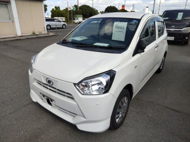 9063 Daihatsu Mira e s LA350S 2018 г. (LUM Kobe Nyusatsu)